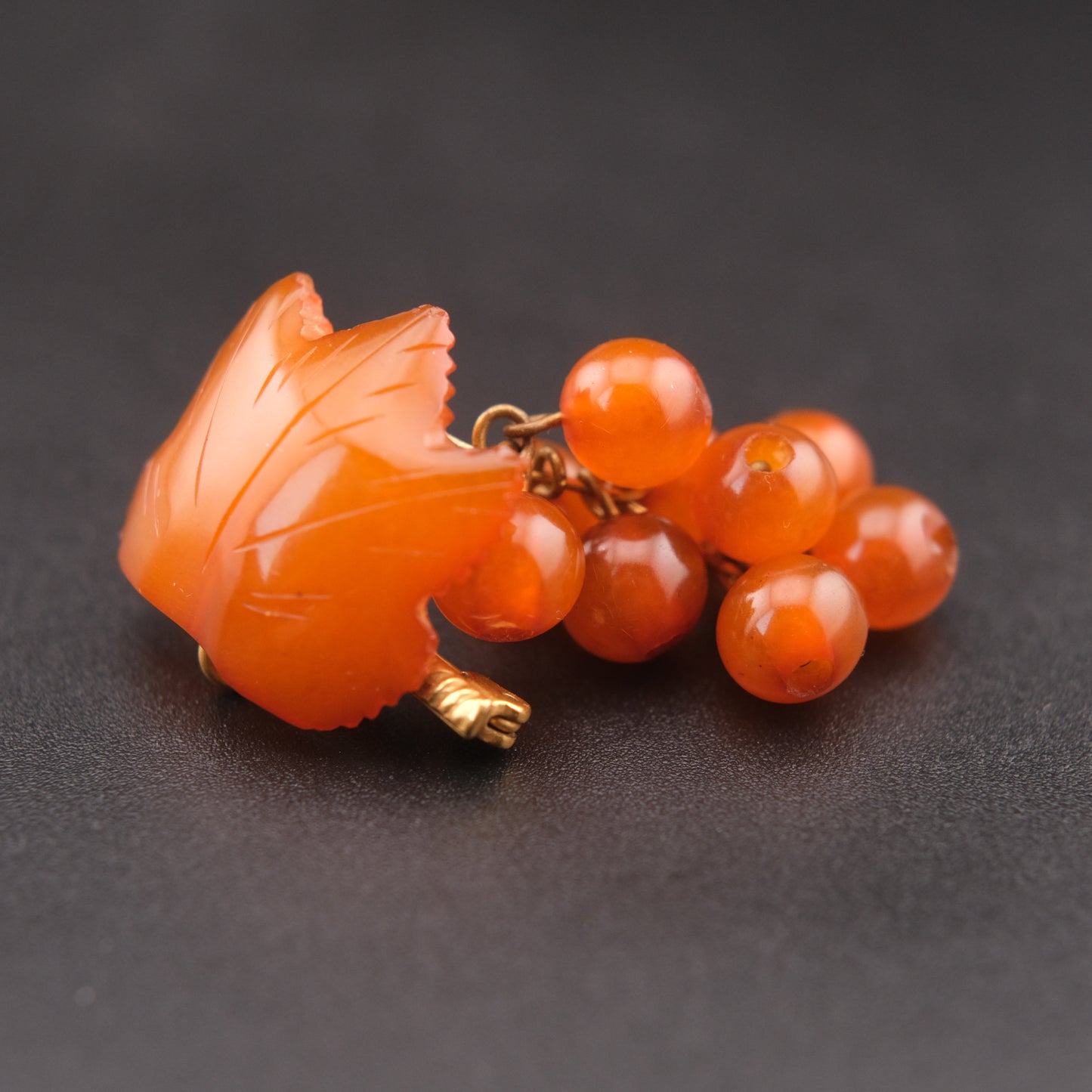 ❤️ Vintage Baltic Amber Grape Brooch USSR 2ЯК Mark Carved Leaf Cluster