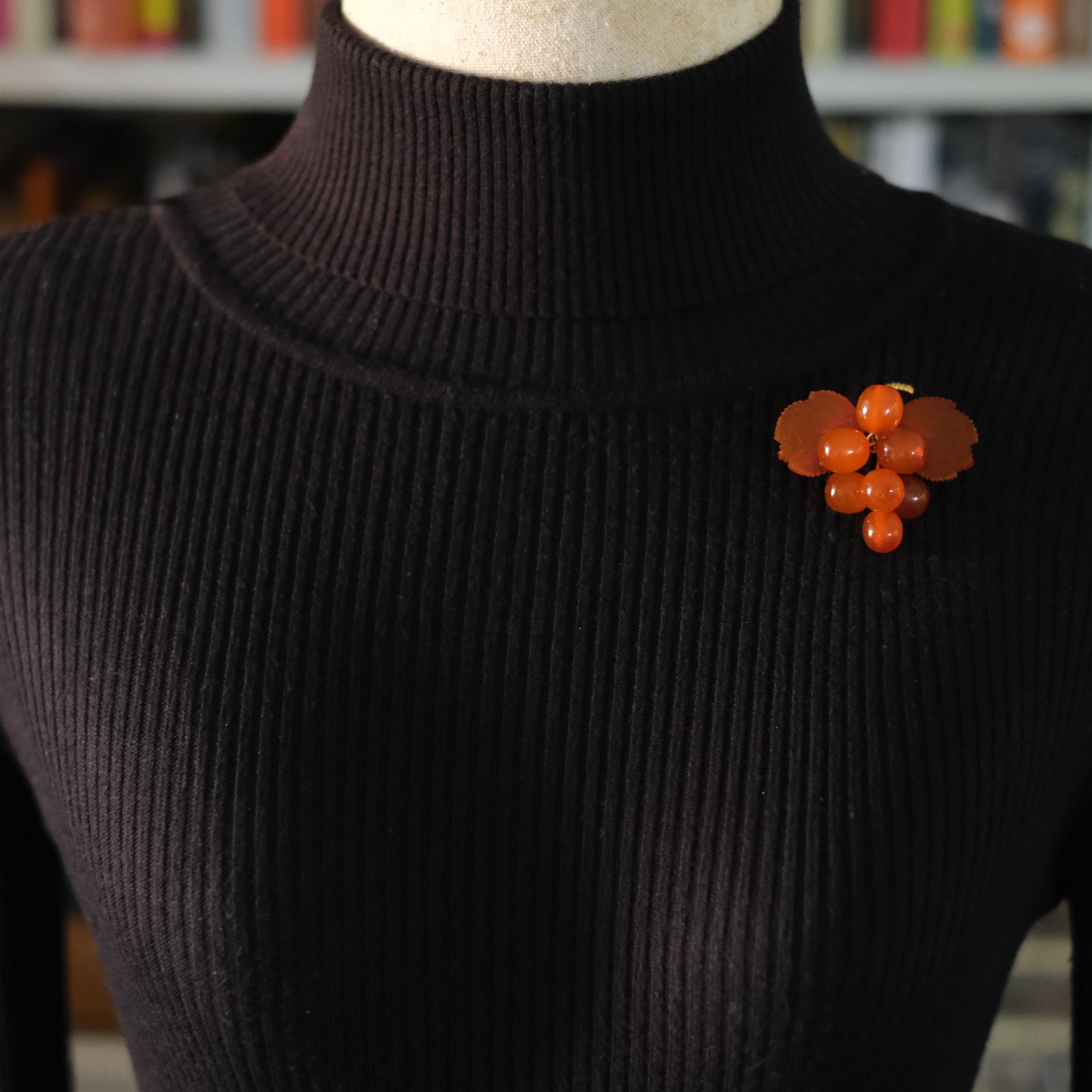 ❤️ Vintage Baltic Amber Grape Cluster Brooch – Hand Carved Leaves, 9ЯК Mark
