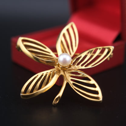 ❤️ Vintage P&M Paris Gold-Tone Floral Brooch with Pearl Accent