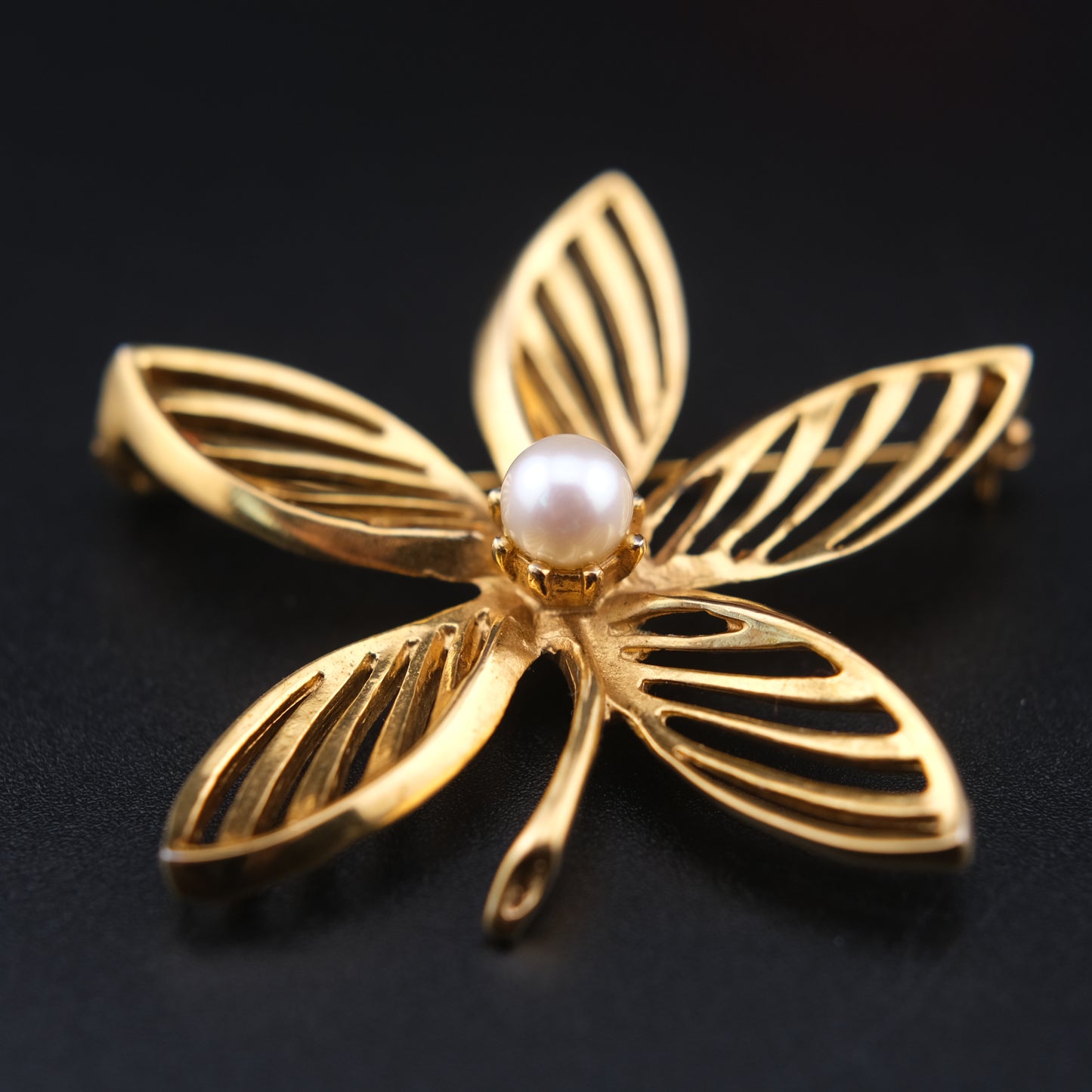 ❤️ Vintage P&M Paris Gold-Tone Floral Brooch with Pearl Accent