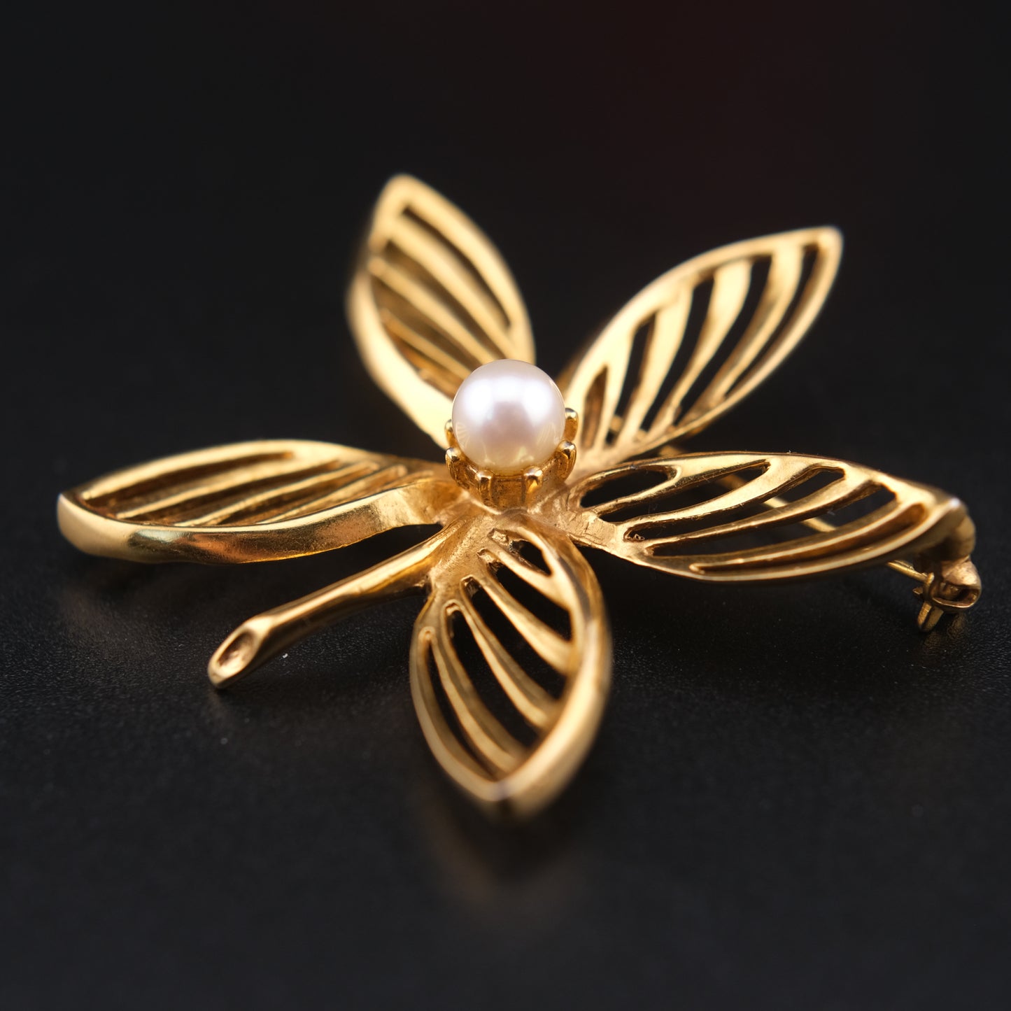 ❤️ Vintage P&M Paris Gold-Tone Floral Brooch with Pearl Accent