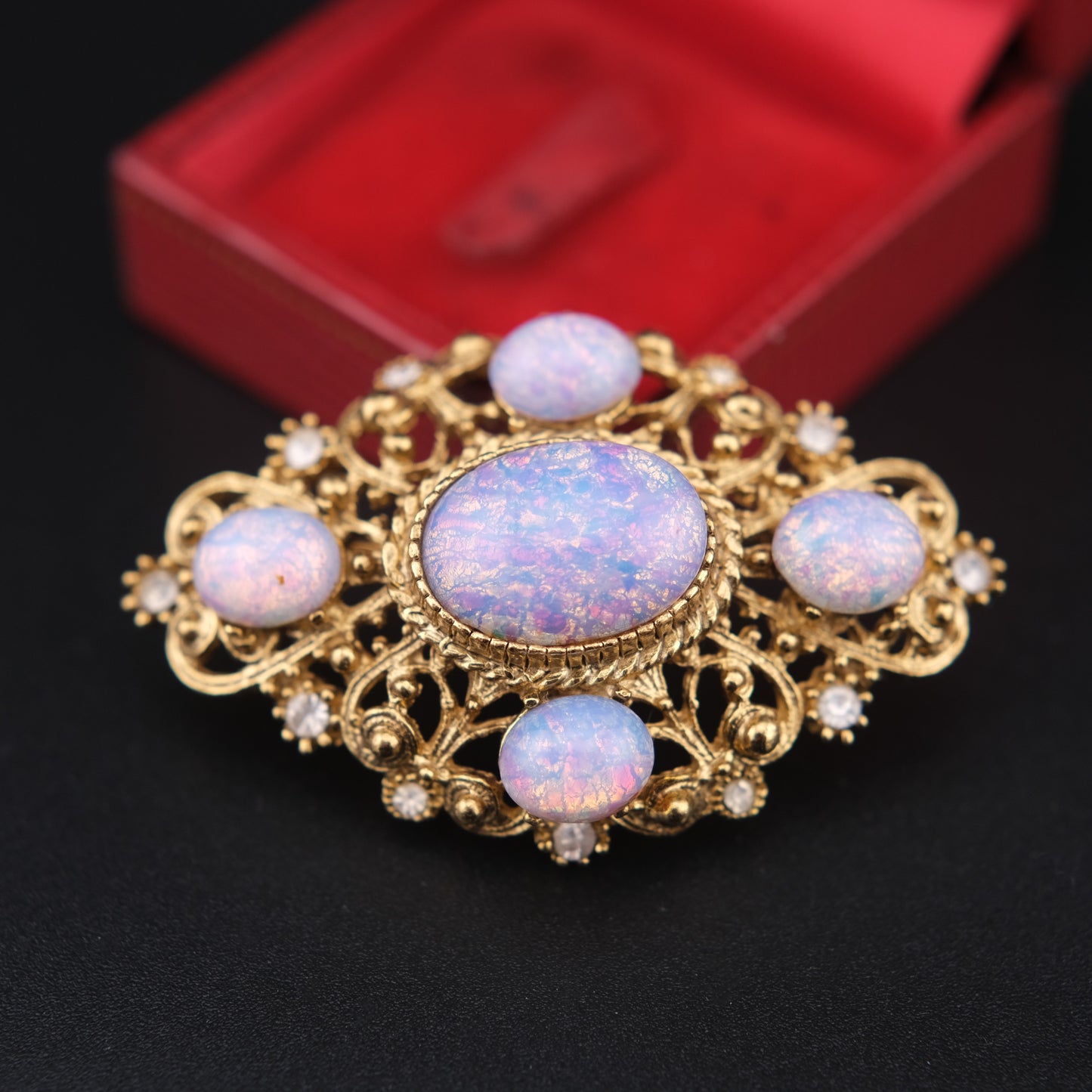 ❤️ Vintage Sphinx Opaline Cabochon Filigree Gold-Tone Brooch | British Costume Jewelry