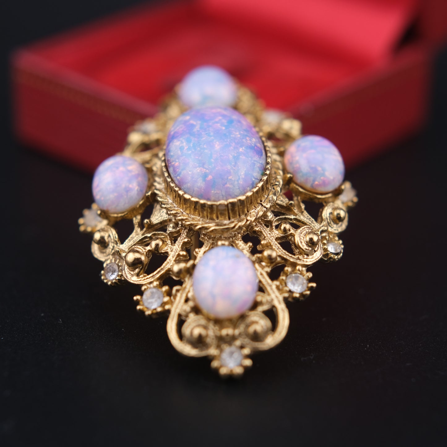 ❤️ Vintage Sphinx Opaline Cabochon Filigree Gold-Tone Brooch | British Costume Jewelry