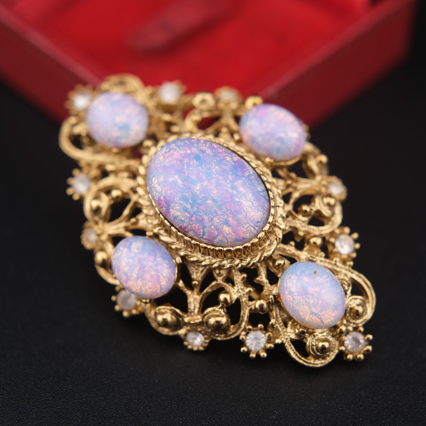 ❤️ Vintage Sphinx Opaline Cabochon Filigree Gold-Tone Brooch | British Costume Jewelry