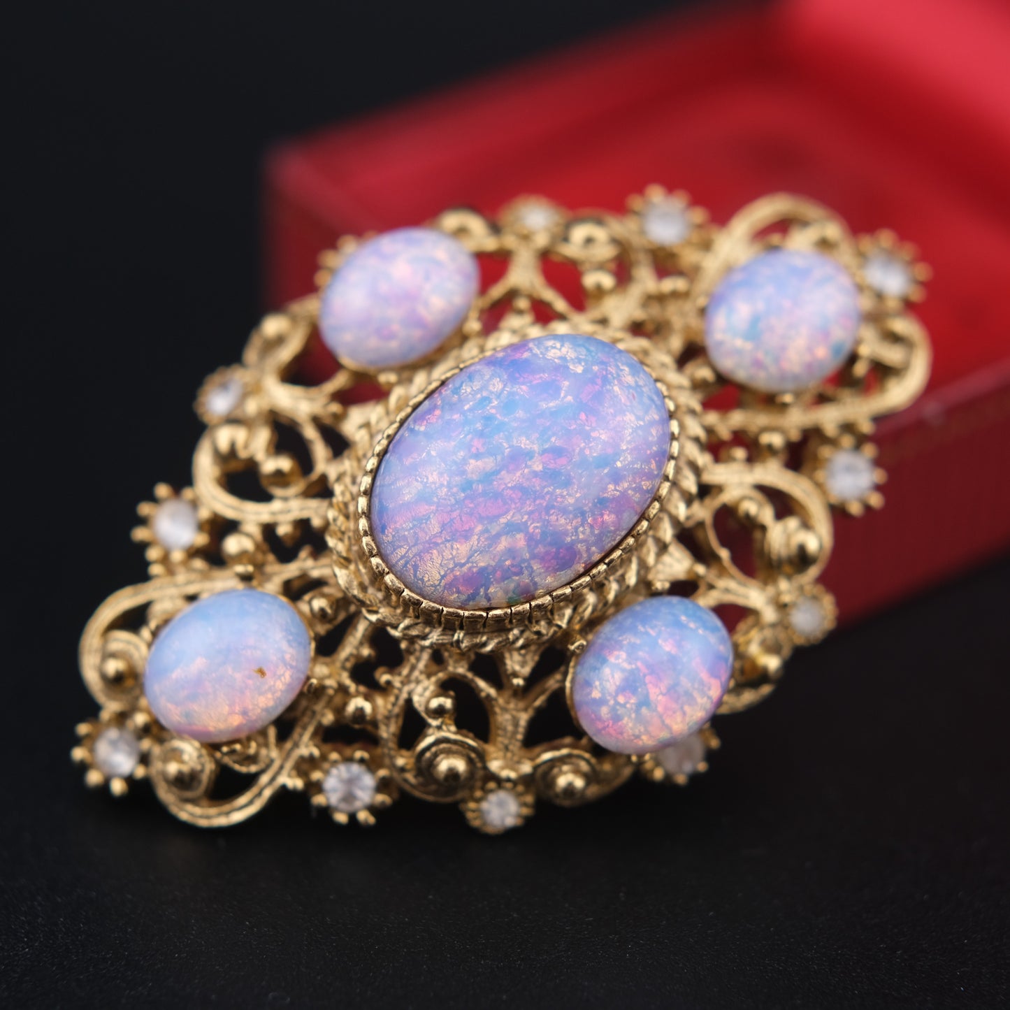 ❤️ Vintage Sphinx Opaline Cabochon Filigree Gold-Tone Brooch | British Costume Jewelry
