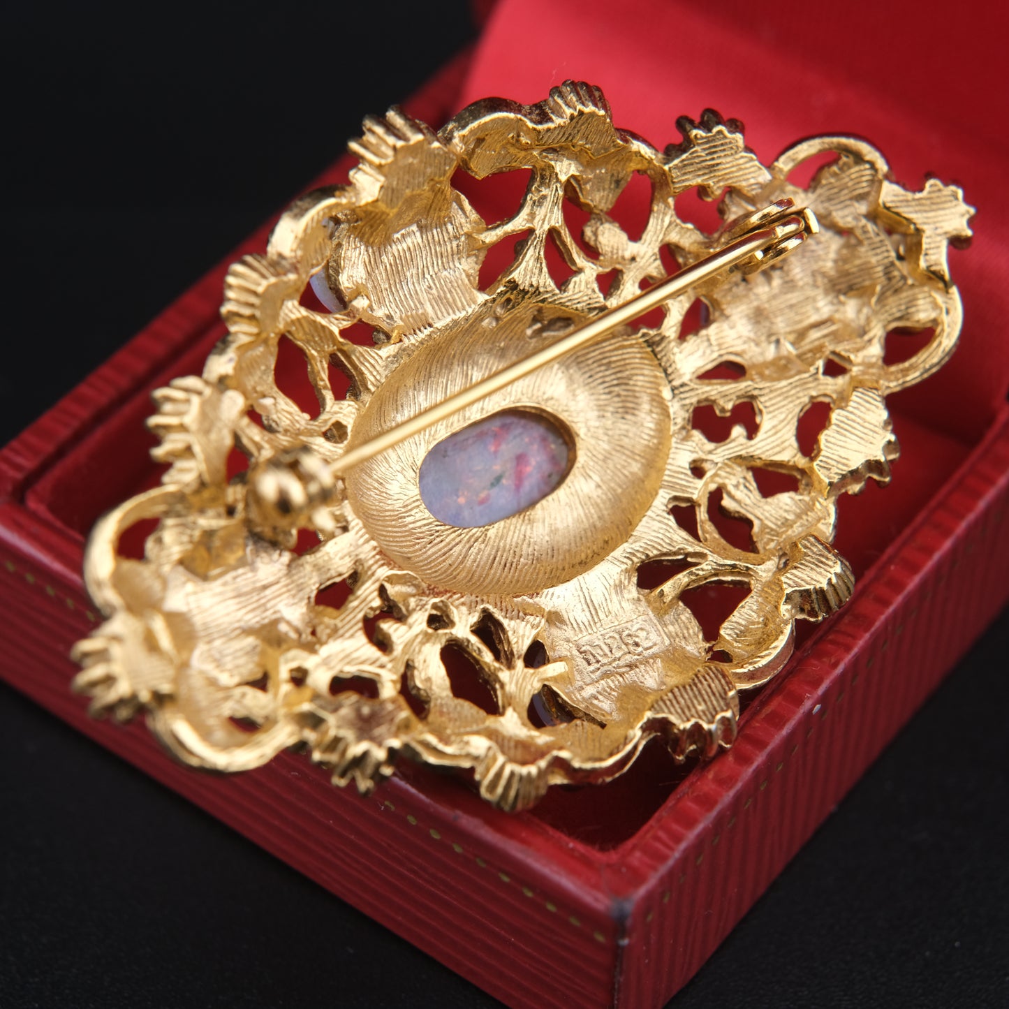 ❤️ Vintage Sphinx Opaline Cabochon Filigree Gold-Tone Brooch | British Costume Jewelry