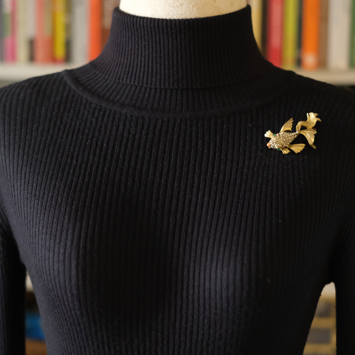 ❤️ Vintage Sphinx Gold-Tone Crystal Fish Brooch | Pavé Rhinestone | Excellent Condition ❤️