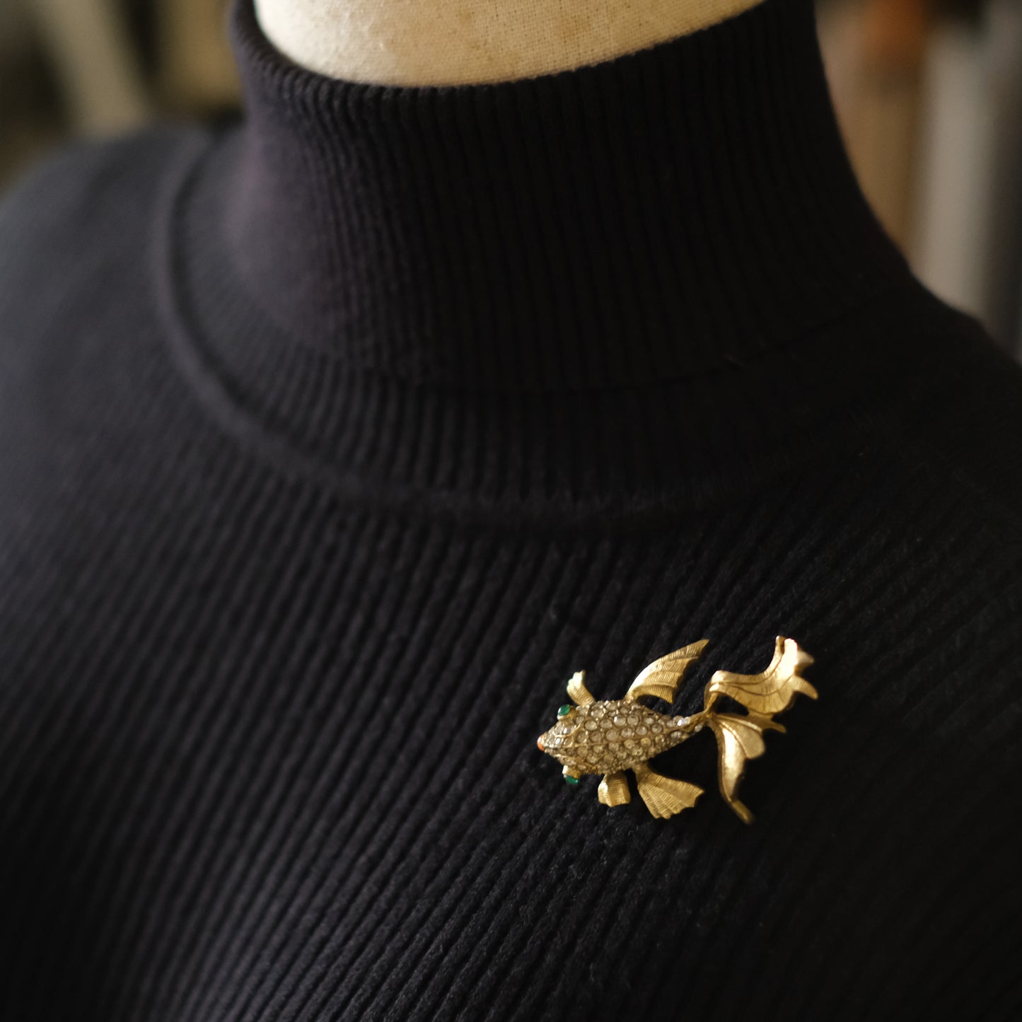 ❤️ Vintage Sphinx Gold-Tone Crystal Fish Brooch | Pavé Rhinestone | Excellent Condition ❤️