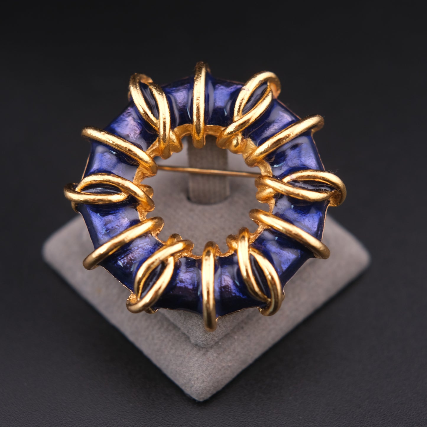 ❤️ Vintage Orena Paris Blue Enamel Wreath Brooch – Gold Tone Loop Design