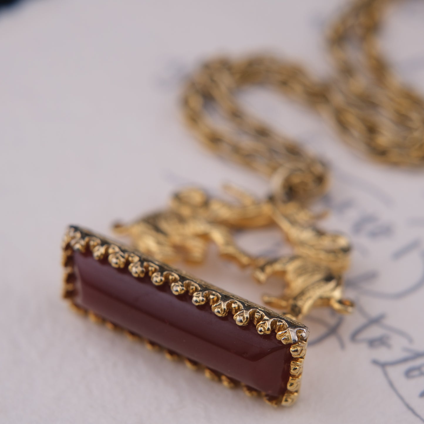 ❤️ Vintage Gold-Tone Elephant Pendant Necklace with Carnelian Bar Accent