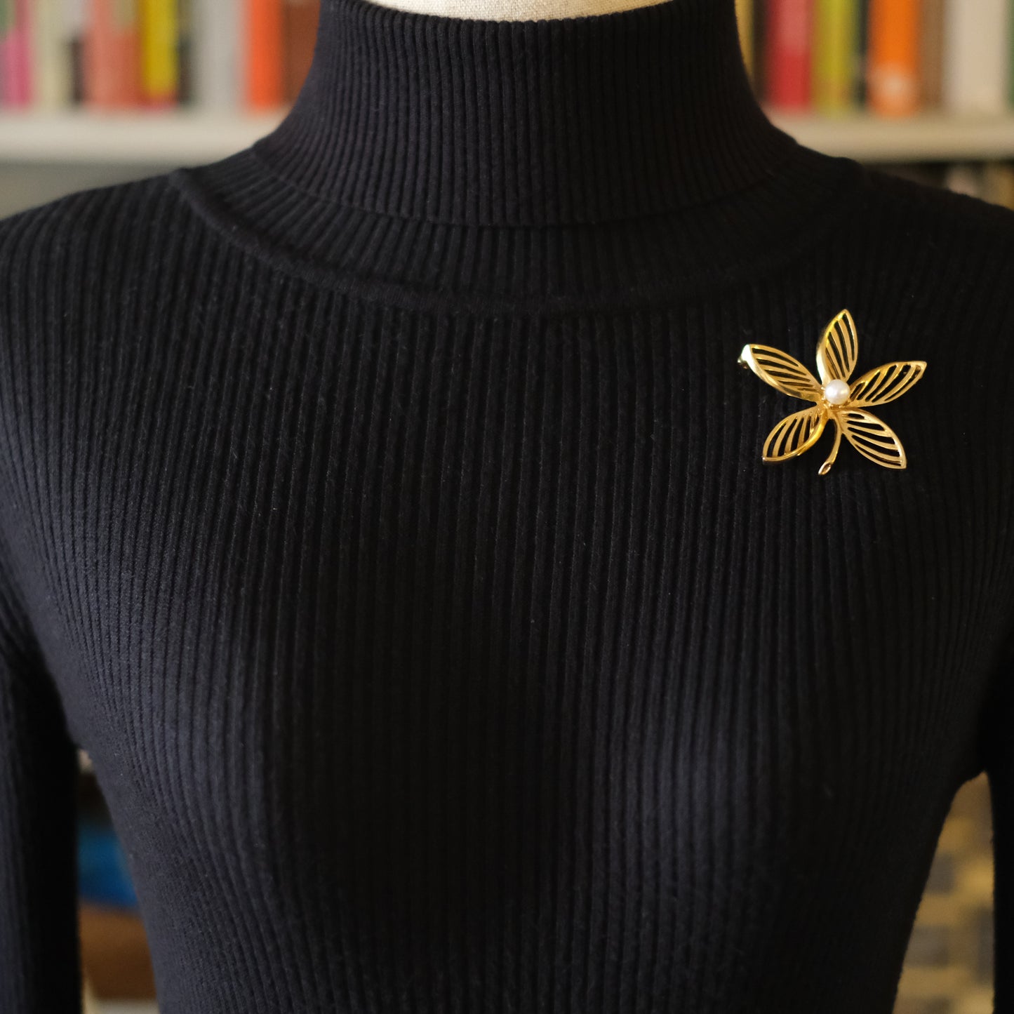 ❤️ Vintage P&M Paris Gold-Tone Floral Brooch with Pearl Accent