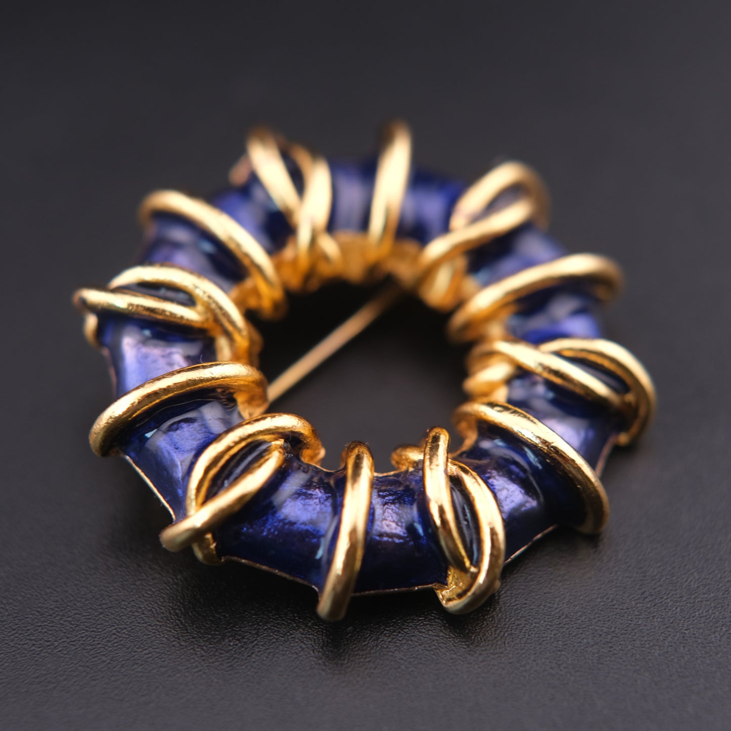 ❤️ Vintage Orena Paris Blue Enamel Wreath Brooch – Gold Tone Loop Design