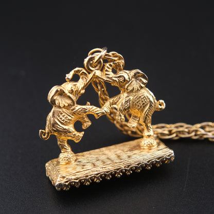 ❤️ Vintage Gold-Tone Elephant Pendant Necklace with Carnelian Bar Accent