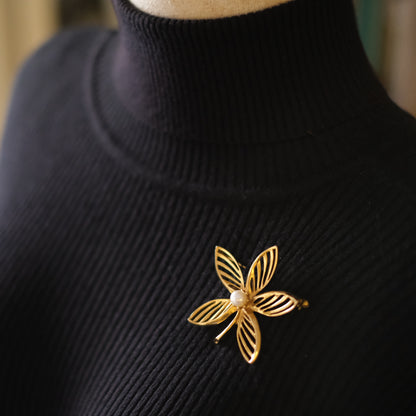 ❤️ Vintage P&M Paris Gold-Tone Floral Brooch with Pearl Accent