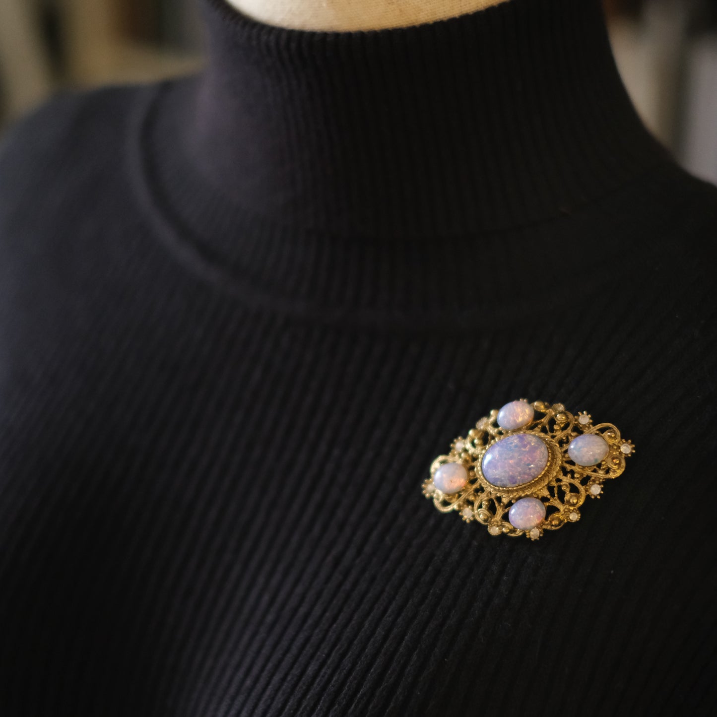 ❤️ Vintage Sphinx Opaline Cabochon Filigree Gold-Tone Brooch | British Costume Jewelry