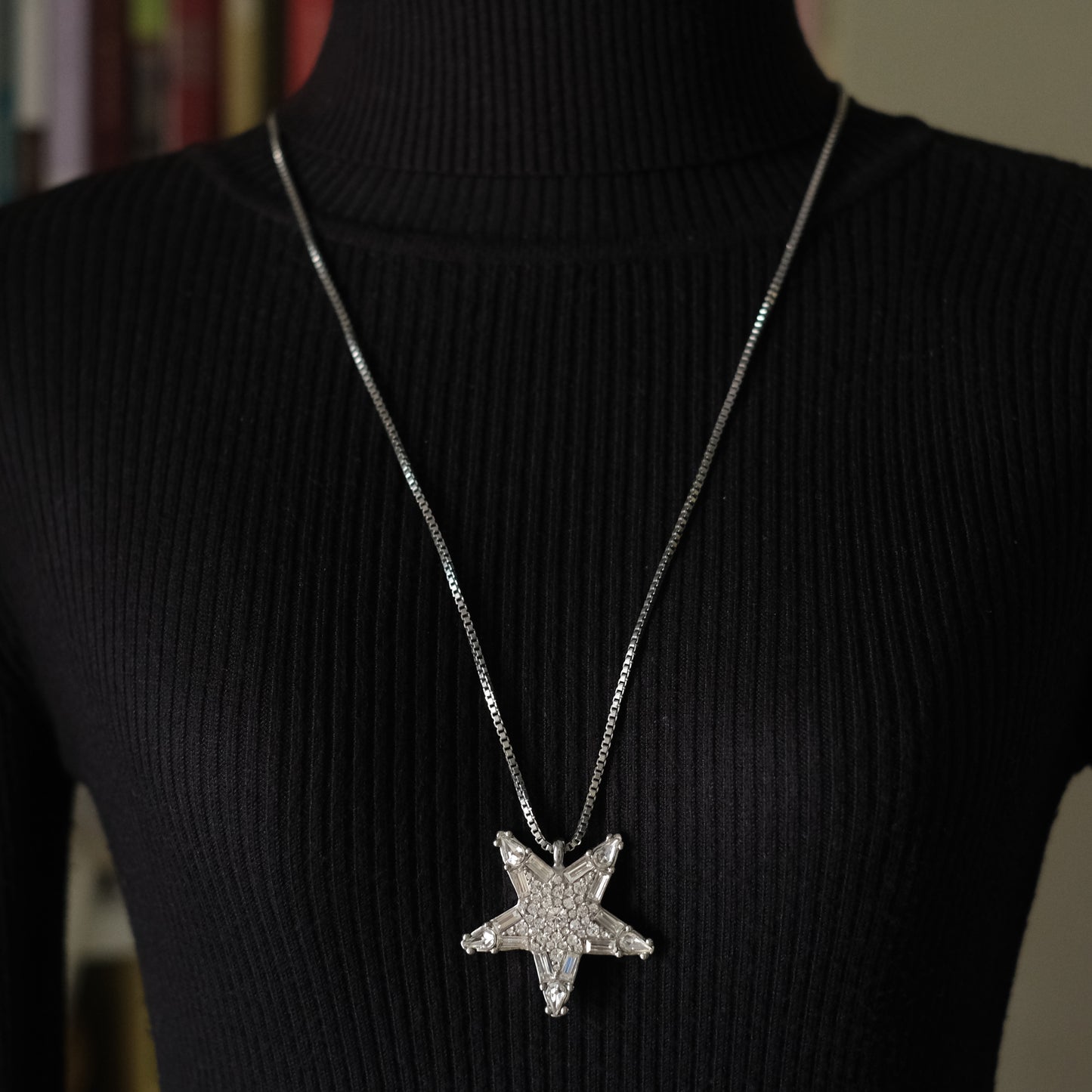 ❤️ Jill Stuart Five-Point Star Crystal Pendant Necklace Silver Tone
