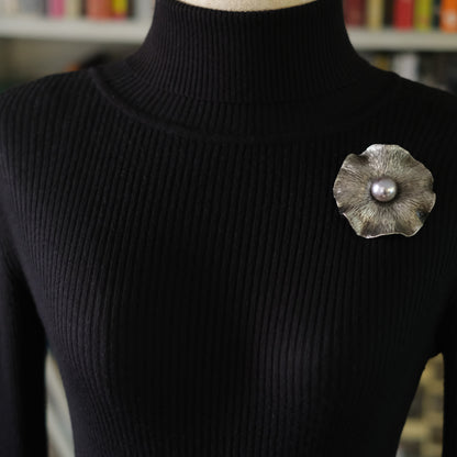 ❤️ Vintage Sculptural Flower Brooch Silver Tone Gray Pearl 2.25"