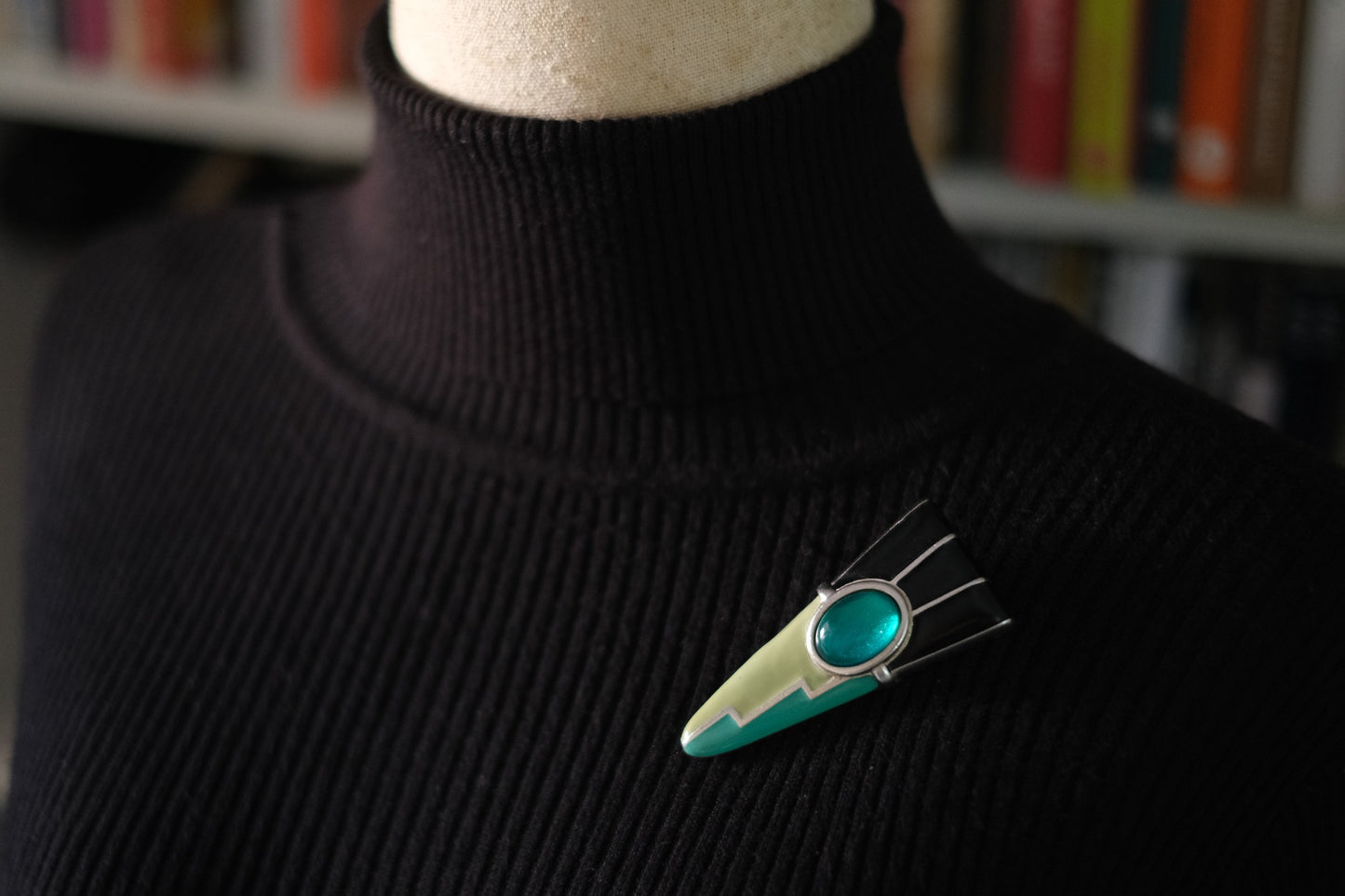❤️ Vintage Monet Geometric Statement Brooch – Black & Green Enamel, 2.75"