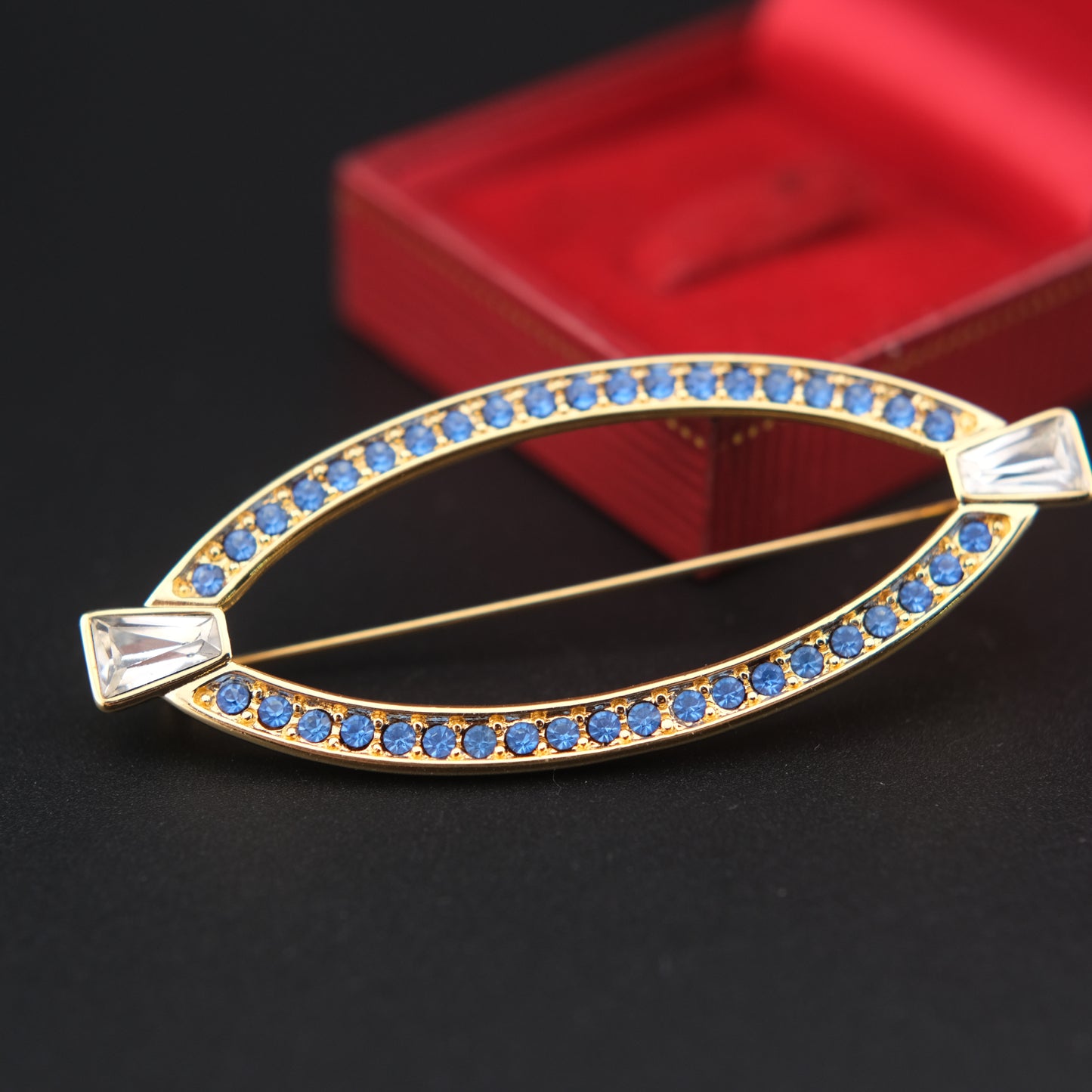 ❤️ Vintage Monet Gold Tone Blue Rhinestone Navette Brooch