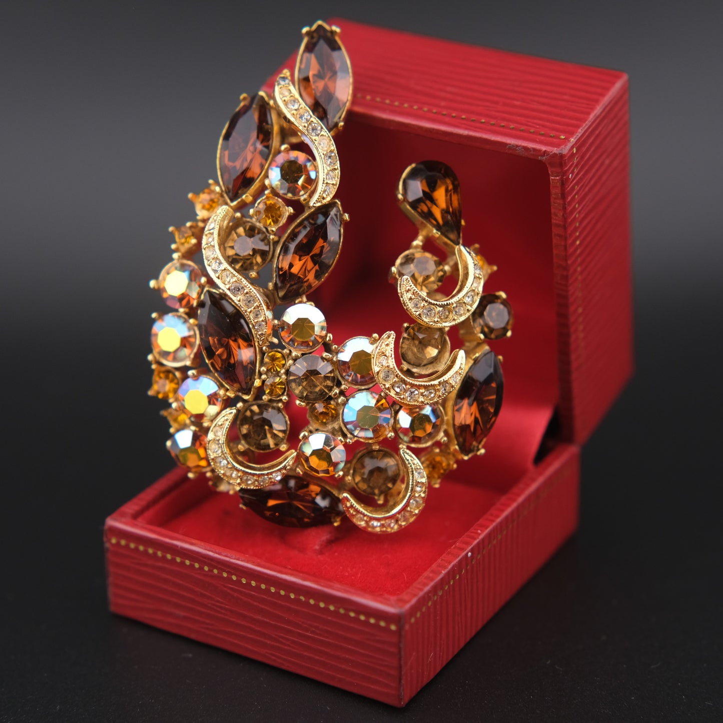 ❤️ Vintage Sphinx Amber Rhinestone Sculptural Brooch
