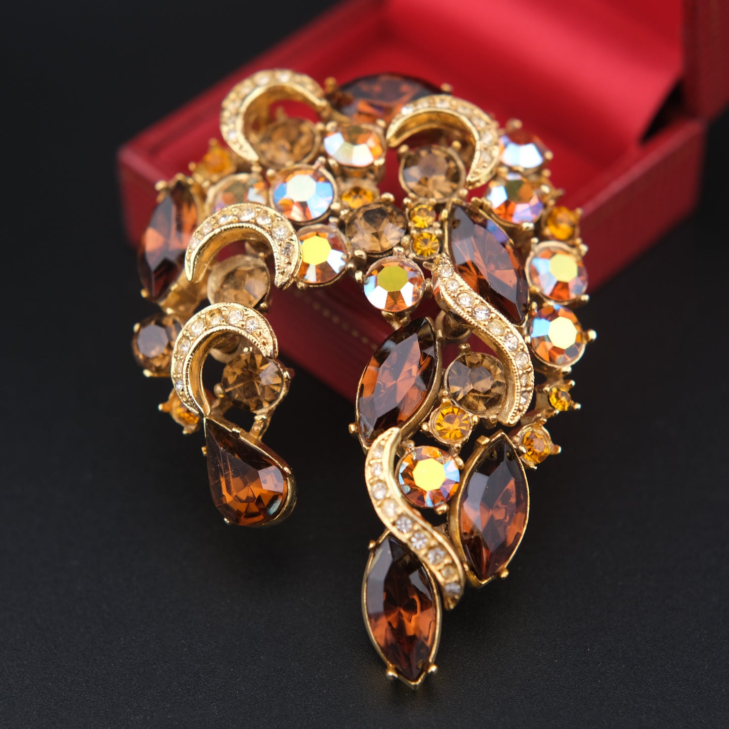 ❤️ Vintage Sphinx Amber Rhinestone Sculptural Brooch