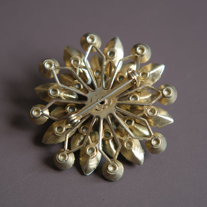 ❤️ Vintage White Milk Glass Flower Brooch 1.75" Gold Tone