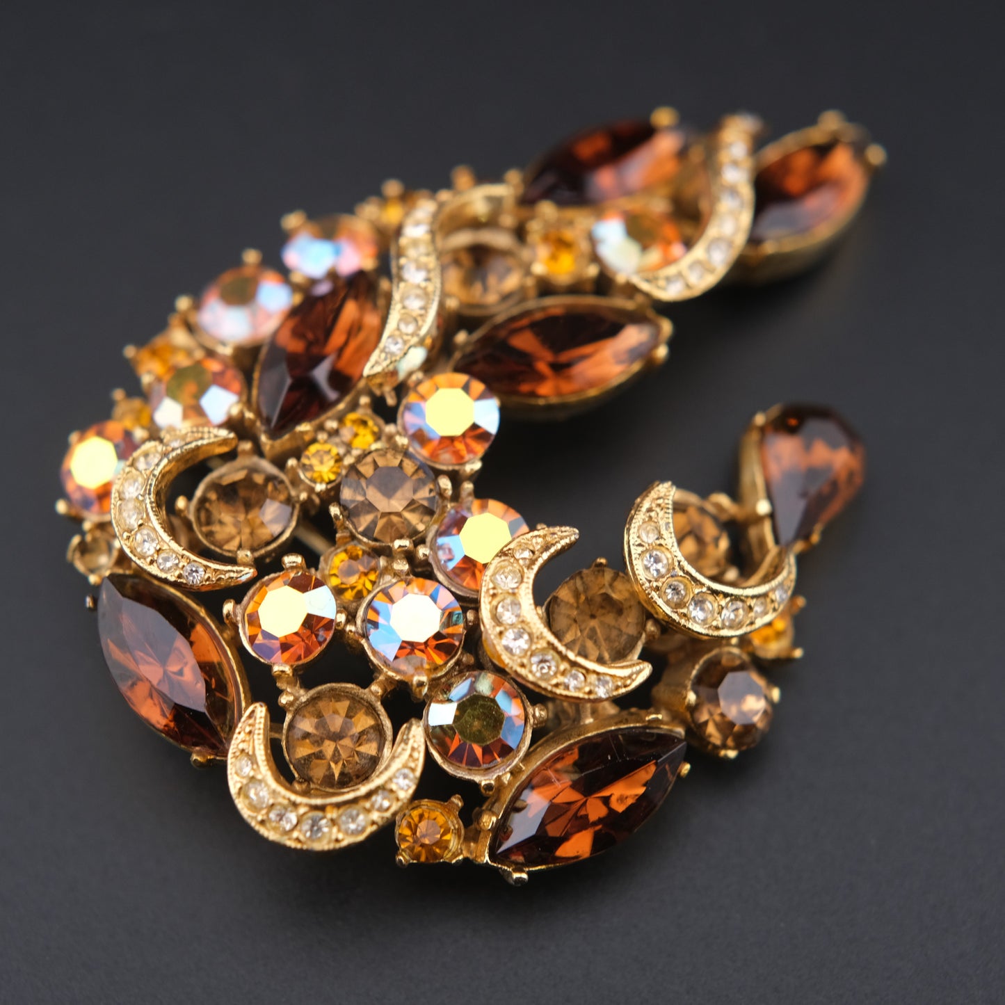 ❤️ Vintage Sphinx Amber Rhinestone Sculptural Brooch
