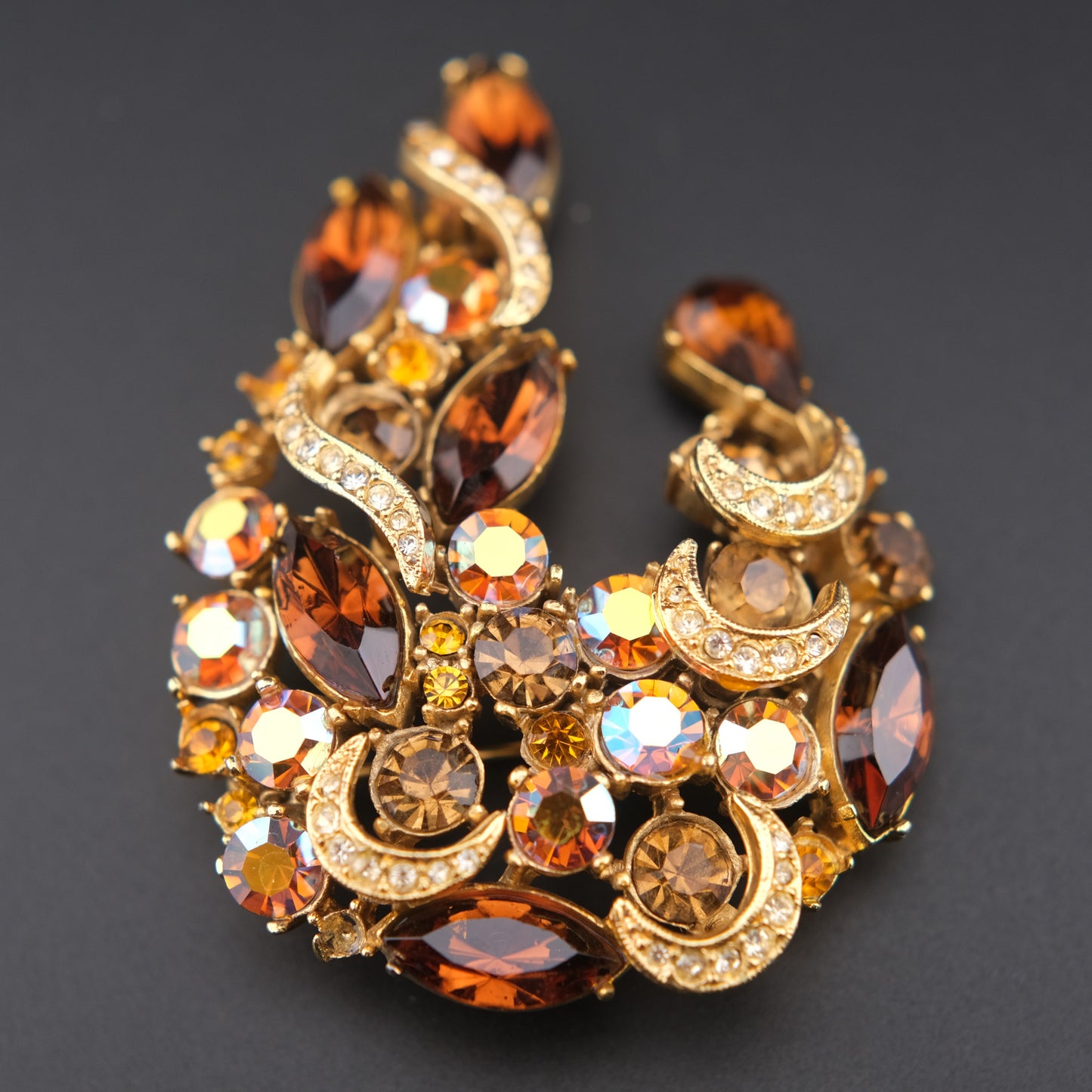 ❤️ Vintage Sphinx Amber Rhinestone Sculptural Brooch