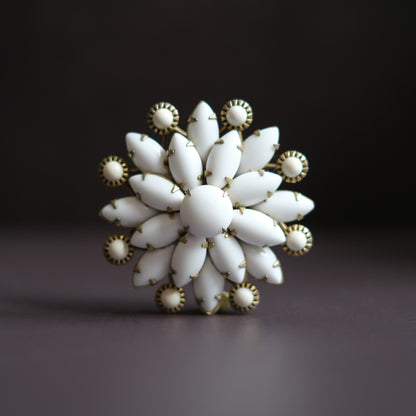 ❤️ Vintage White Milk Glass Flower Brooch 1.75" Gold Tone