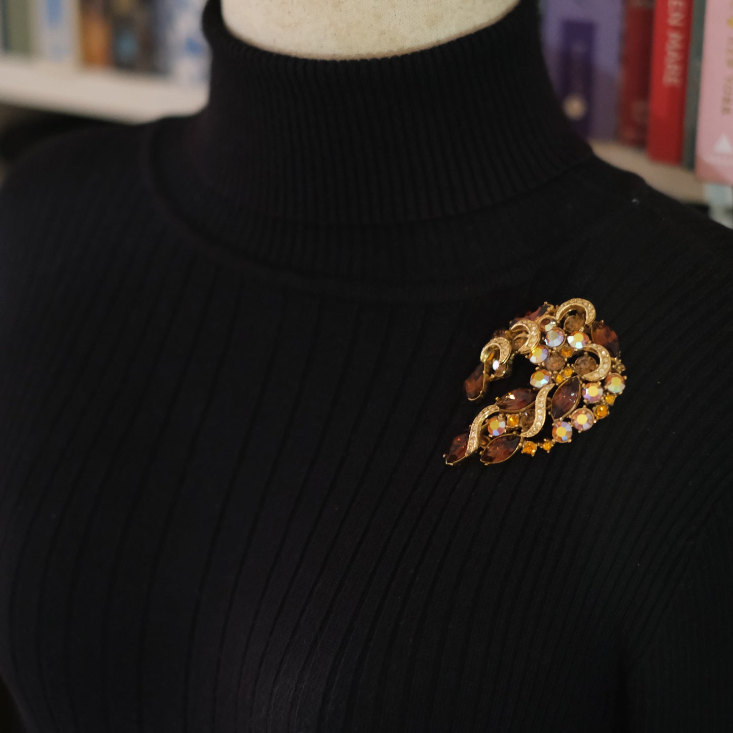 ❤️ Vintage Sphinx Amber Rhinestone Sculptural Brooch