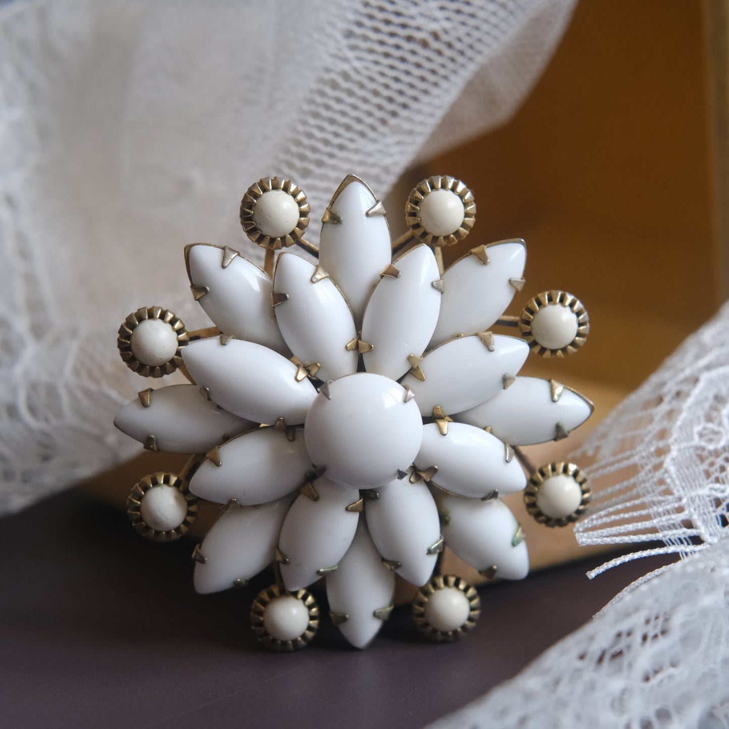❤️ Vintage White Milk Glass Flower Brooch 1.75" Gold Tone