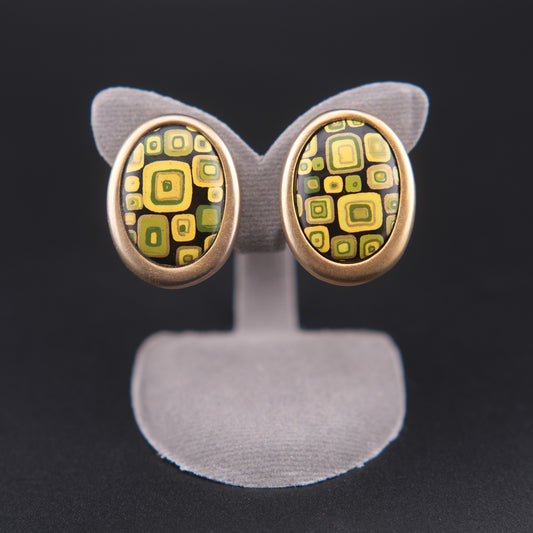 ❤️ Vintage AMY Clip-On Earrings – Gold Tone with Green Geometric Cabochon
