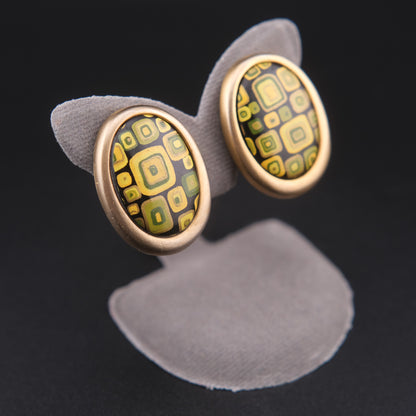 ❤️ Vintage AMY Clip-On Earrings – Gold Tone with Green Geometric Cabochon
