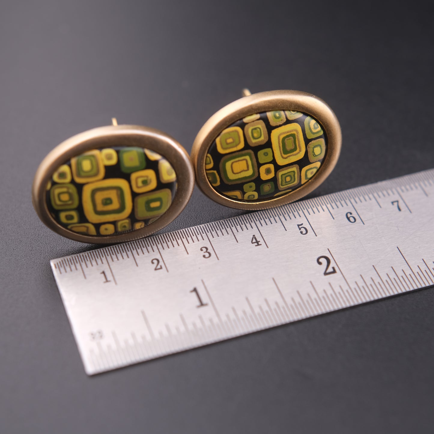 ❤️ Vintage AMY Clip-On Earrings – Gold Tone with Green Geometric Cabochon