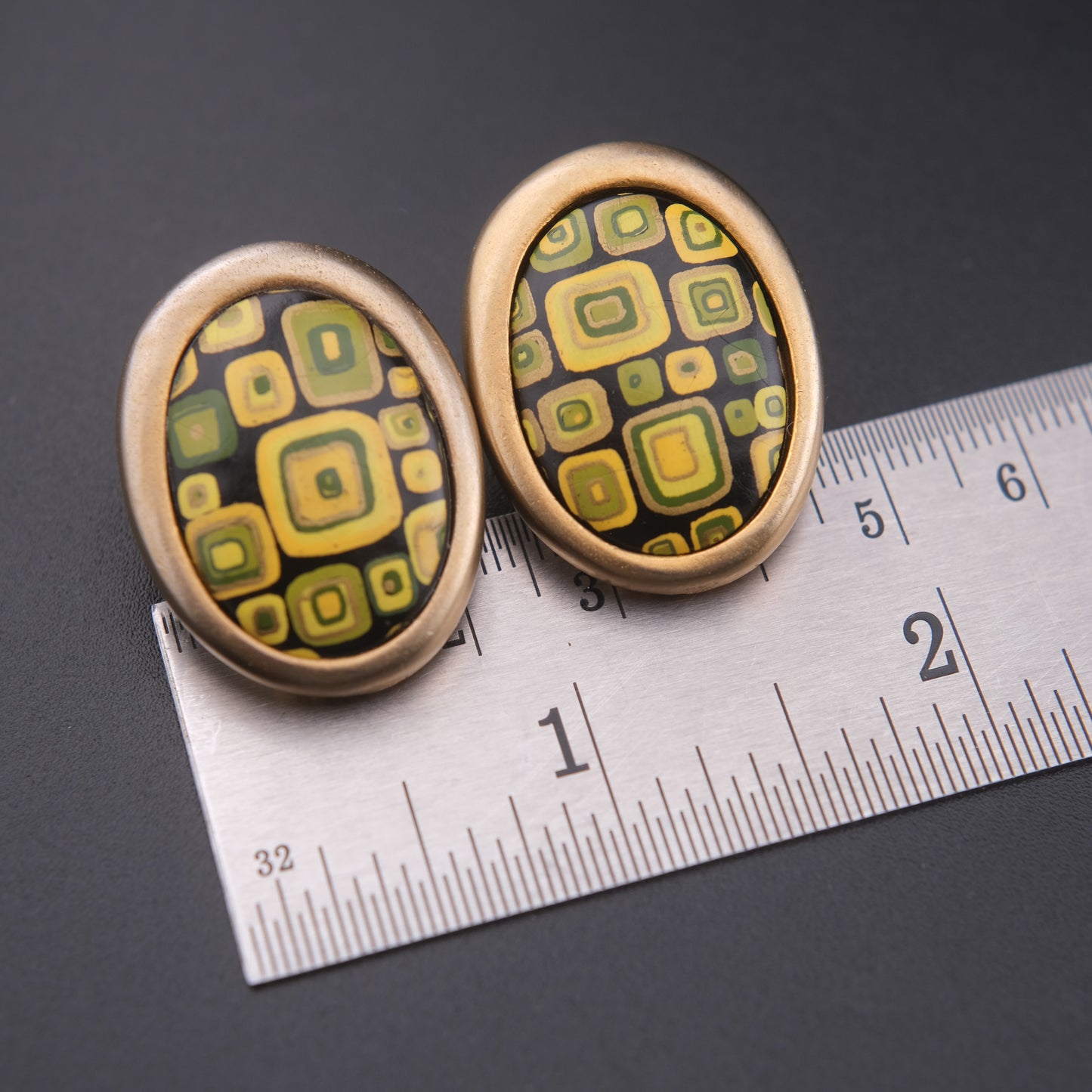 ❤️ Vintage AMY Clip-On Earrings – Gold Tone with Green Geometric Cabochon
