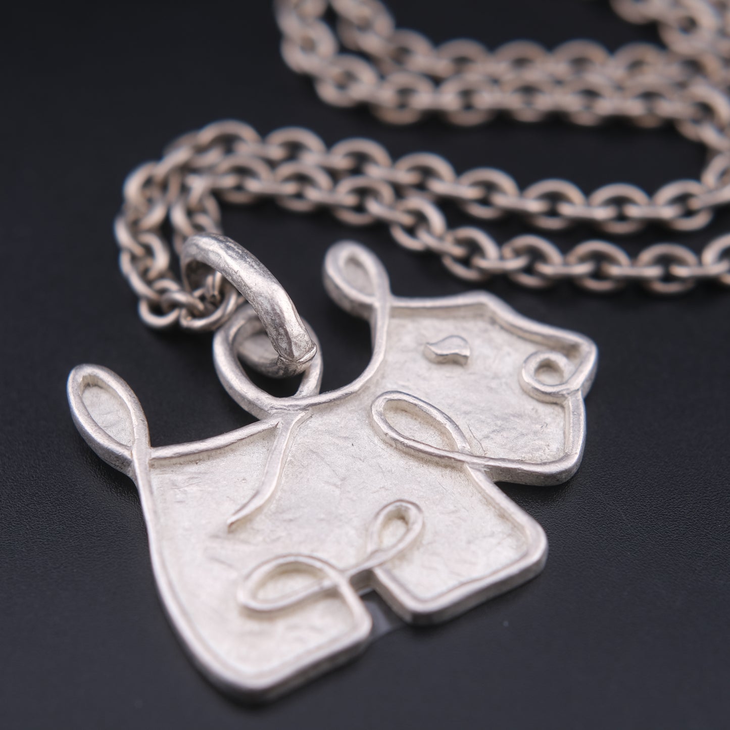❤️ Agatha Silver-Tone Dog Pendant Necklace – Textured Sculptural Design