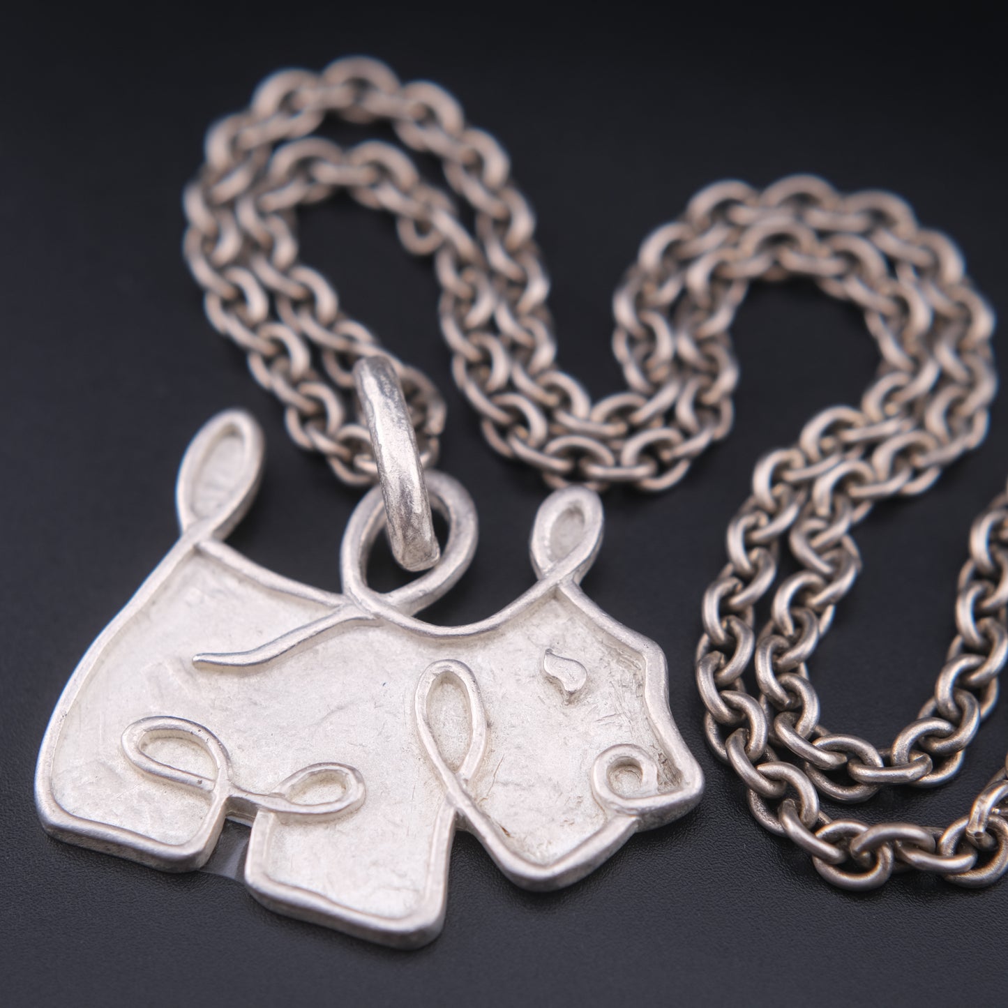 ❤️ Agatha Silver-Tone Dog Pendant Necklace – Textured Sculptural Design
