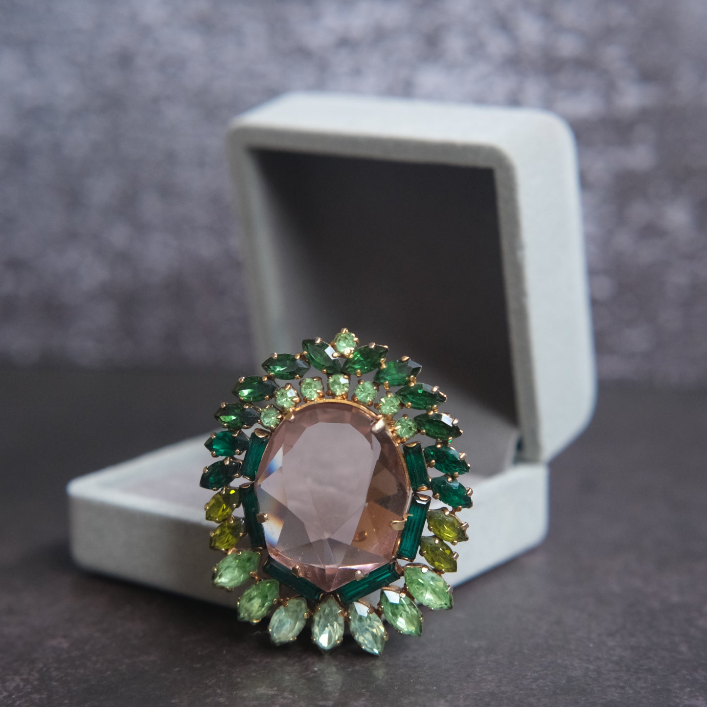 ❤️ Vintage Gold Tone Pink Glass & Green Rhinestone Halo Brooch Statement Piece