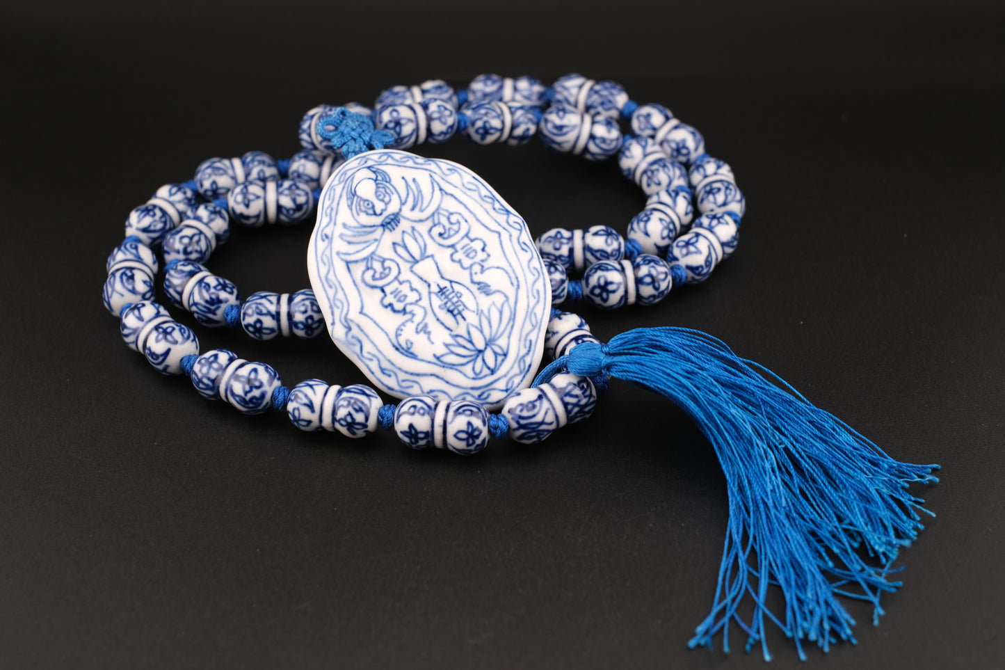 Vintage Chinese Blue & White Porcelain Pendant Necklace – Silk Knotted Dumbbell Beads with Tassel