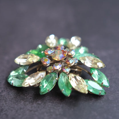 ❤️ Vintage Green & Champagne Rhinestone Floral Wreath Brooch Gold Tone