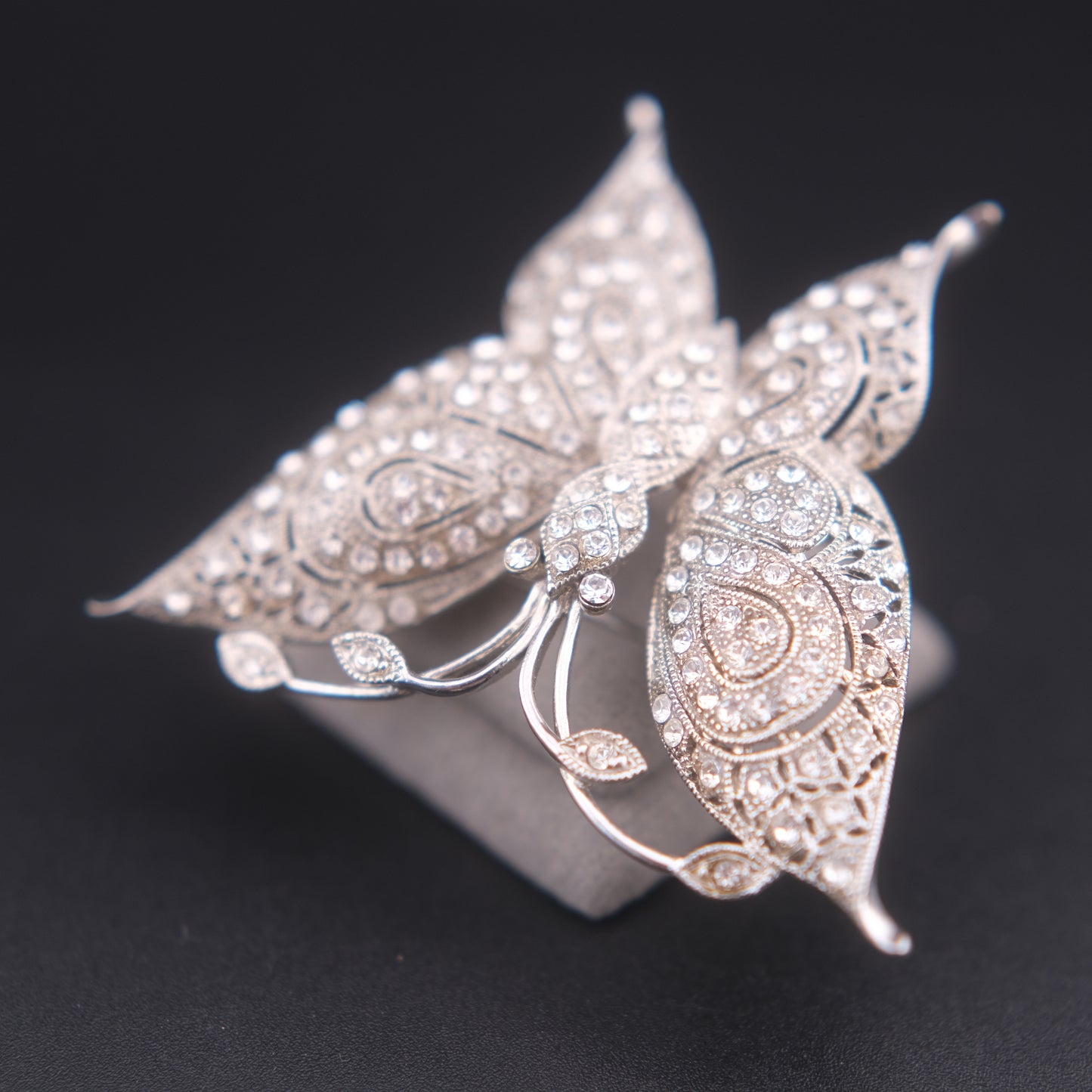 ❤️ Vintage JHS Crystal Pavé Butterfly Brooch – Silver Tone Filigree Style