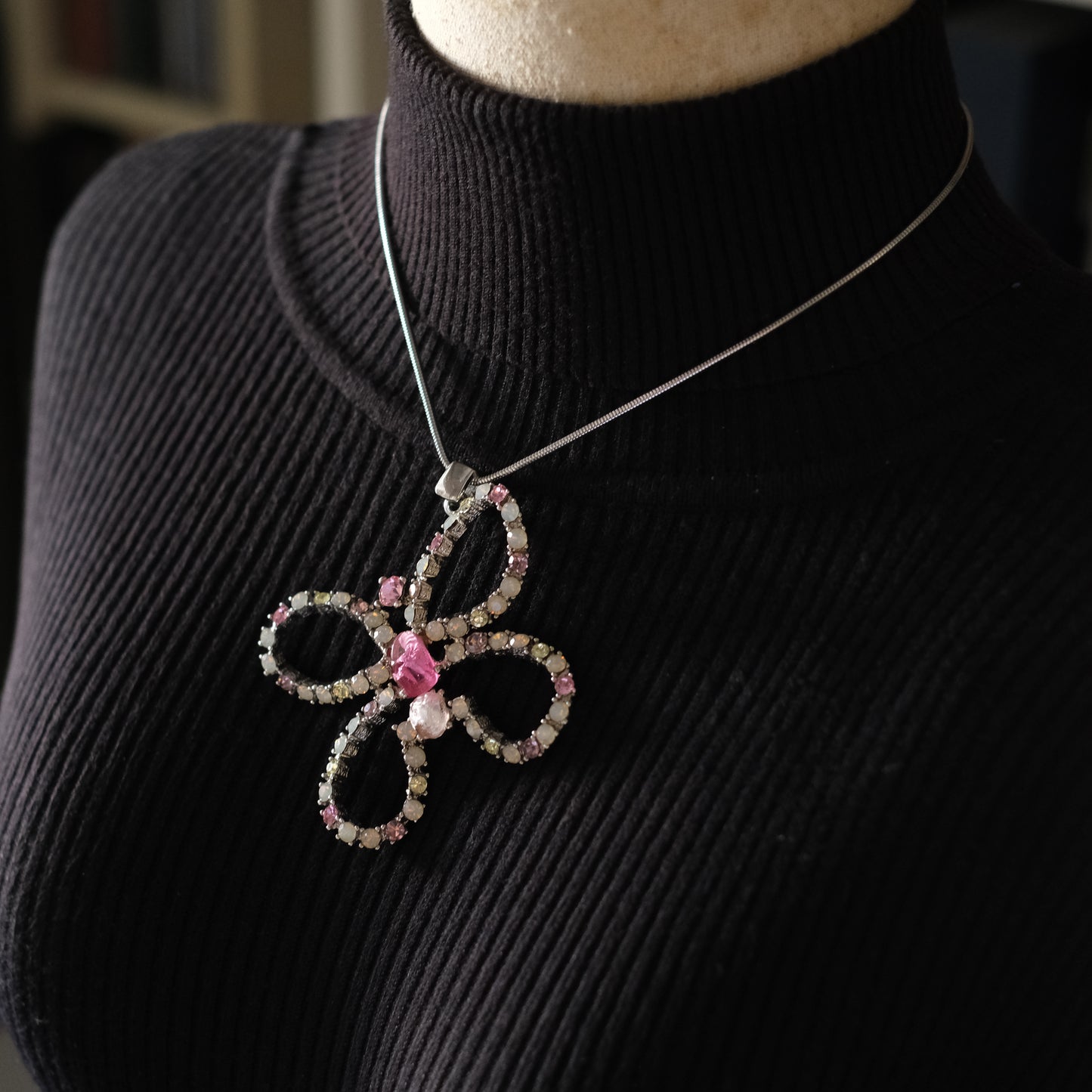 ❤️ Large Butterfly Rhinestone Pendant Necklace – Pink & Opalescent Crystals on Silver-Tone Snake Chain