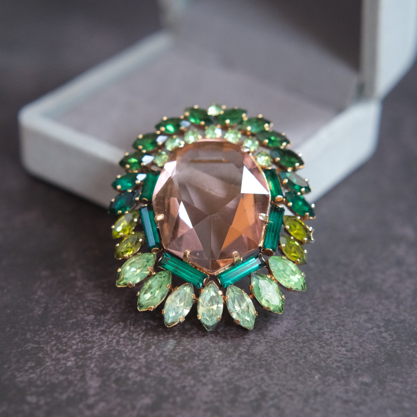 ❤️ Vintage Gold Tone Pink Glass & Green Rhinestone Halo Brooch Statement Piece