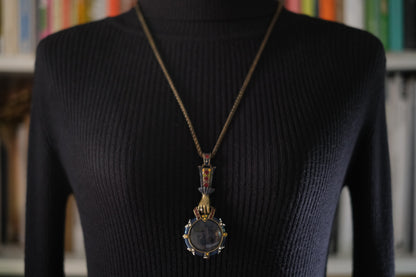 Vintage Sweet Romance USA Hand-Holding Loupe Pendant Necklace