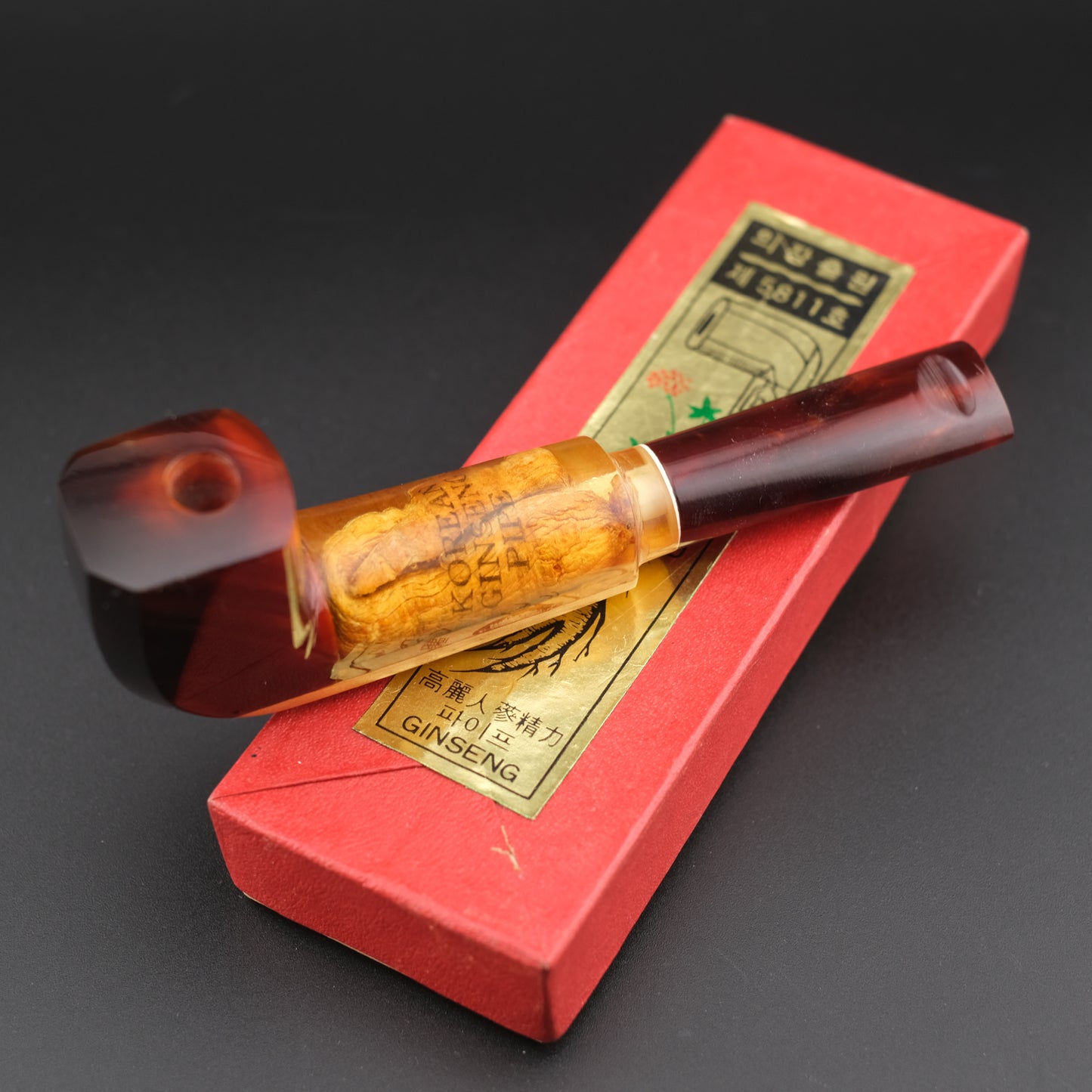 Vintage Korean Ginseng Pipe in Lucite – Collectible Tobacco Pipe with Real Ginseng Root & Original Box