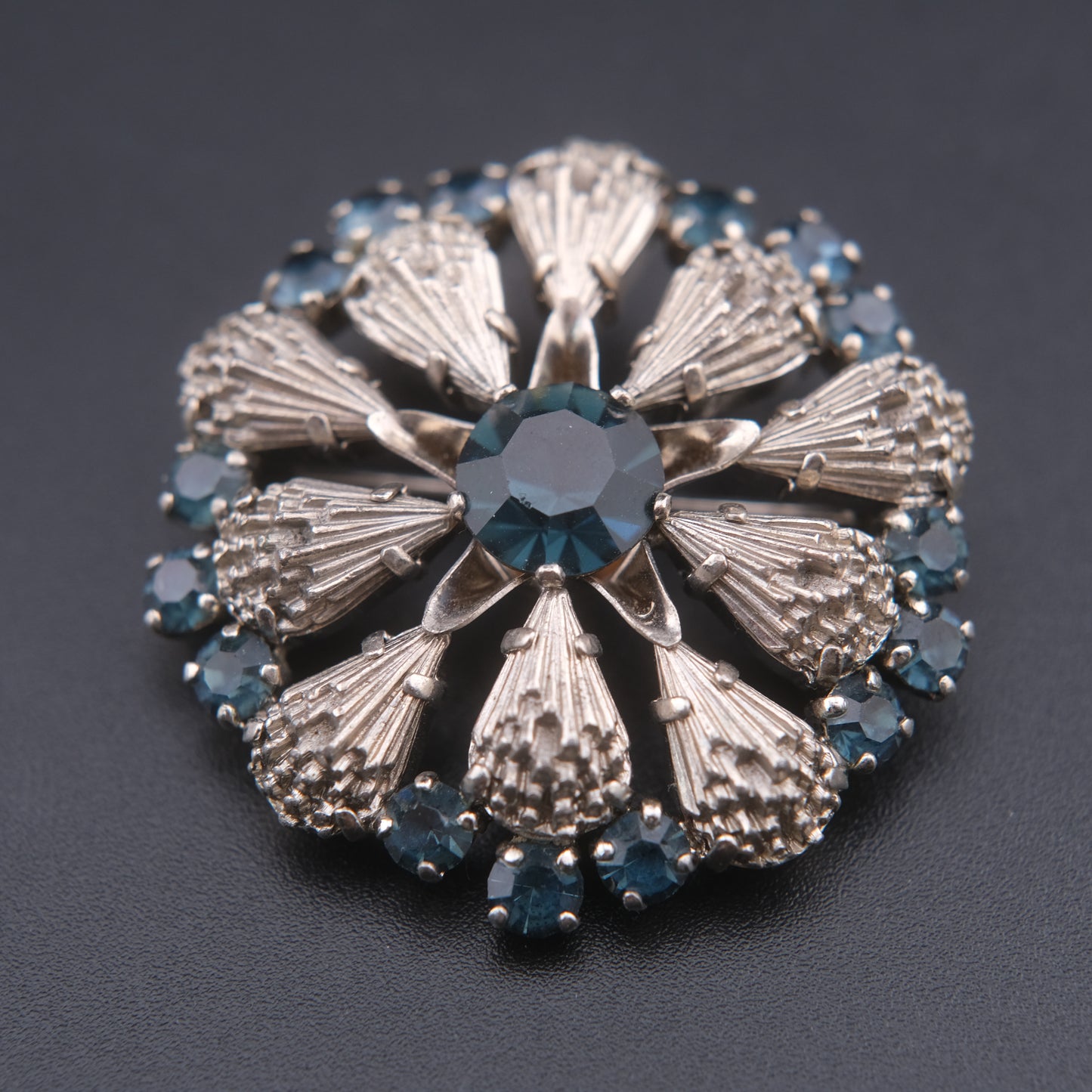 ❤️ Vintage Blue Rhinestone Silver-Tone Circular Floral Burst Brooch