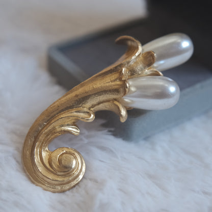 ❤️ Vintage Kenzo Gold Tone Pearl Brooch Sculptural 3"