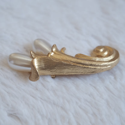❤️ Vintage Kenzo Gold Tone Pearl Brooch Sculptural 3"