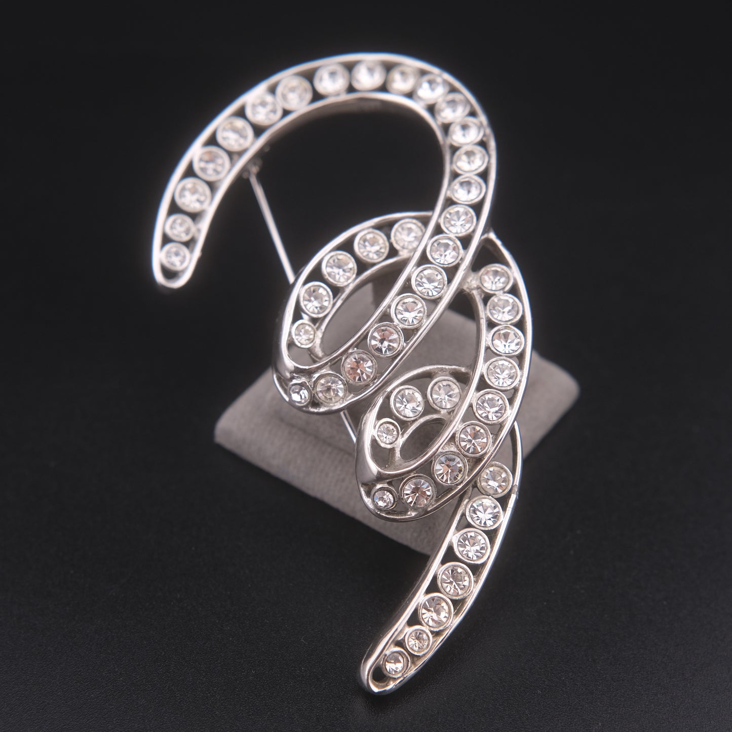 ❤️ Vintage Joconde Silver-Tone Rhinestone Sculptural Swirl Brooch – Statement Piece