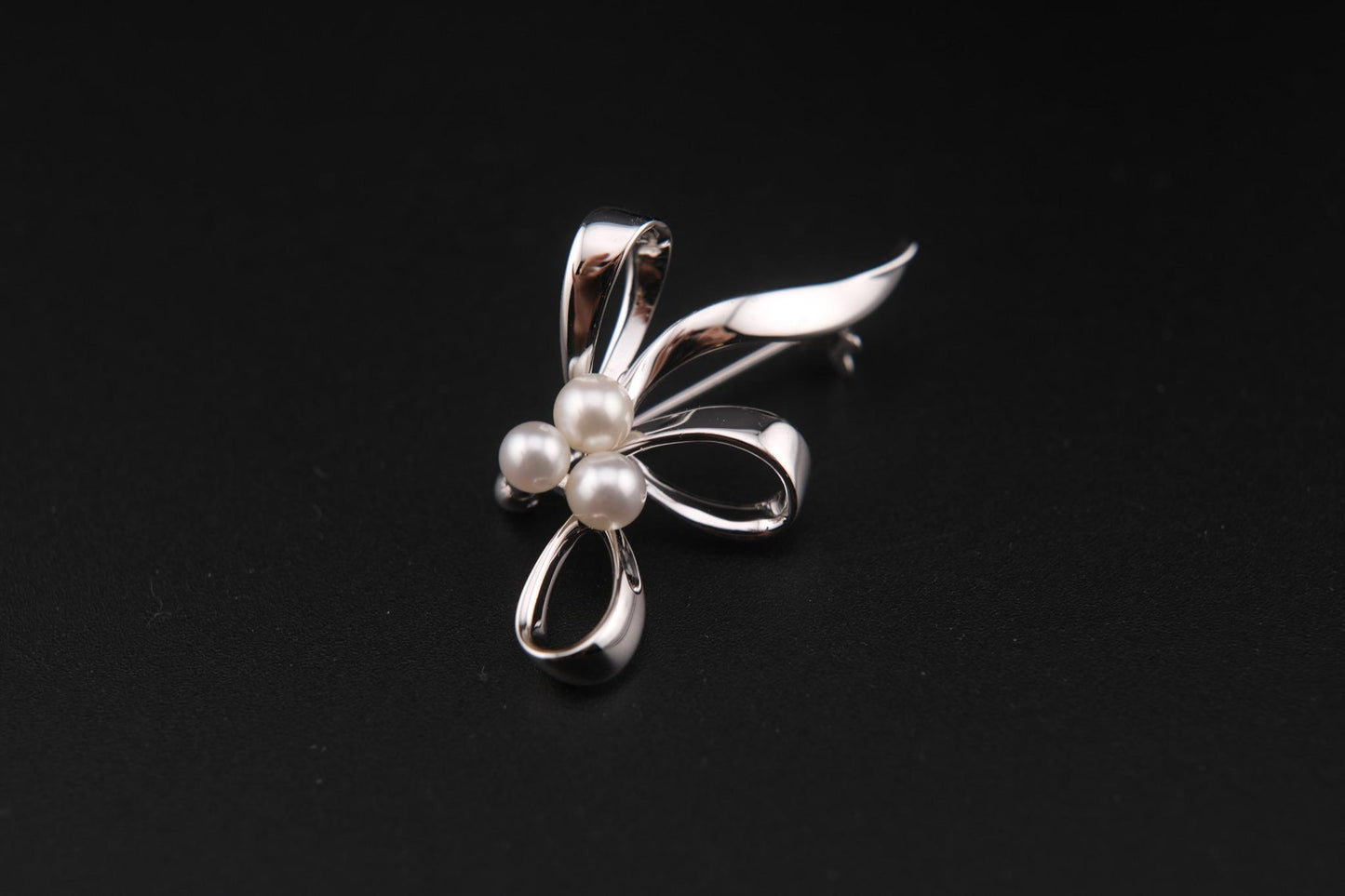 Vintage Mikimoto Bow Brooch – Sterling Silver with Akoya Pearls